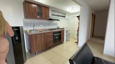 Mi culona latina hermanastra folla como una Diosa, me duce que no pare cuando le meto mi rico y enorme pene por su estrecho coño hasta darle toda mi rica leche.